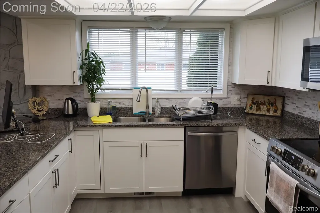 11114 Greendale Drive Sterling Heights City MI 48312