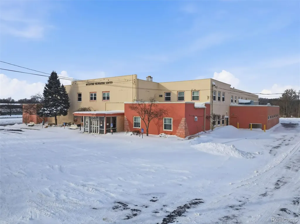 5640 Williams Lake Road Waterford Charter Township MI 48329