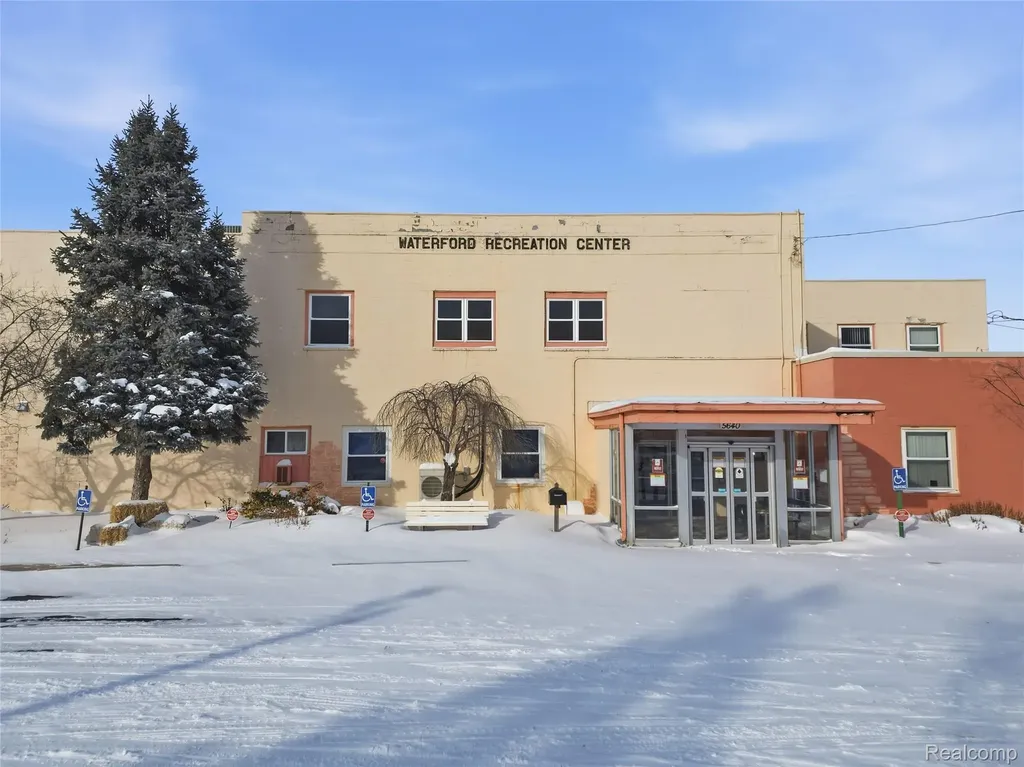 5640 Williams Lake Road Waterford Charter Township MI 48329
