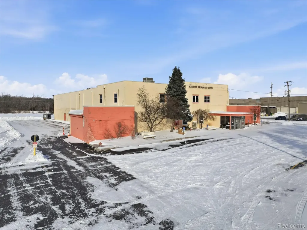 5640 Williams Lake Road Waterford Charter Township MI 48329