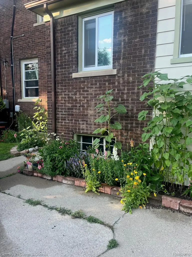 4815 Iroquois Street Detroit City MI 48214