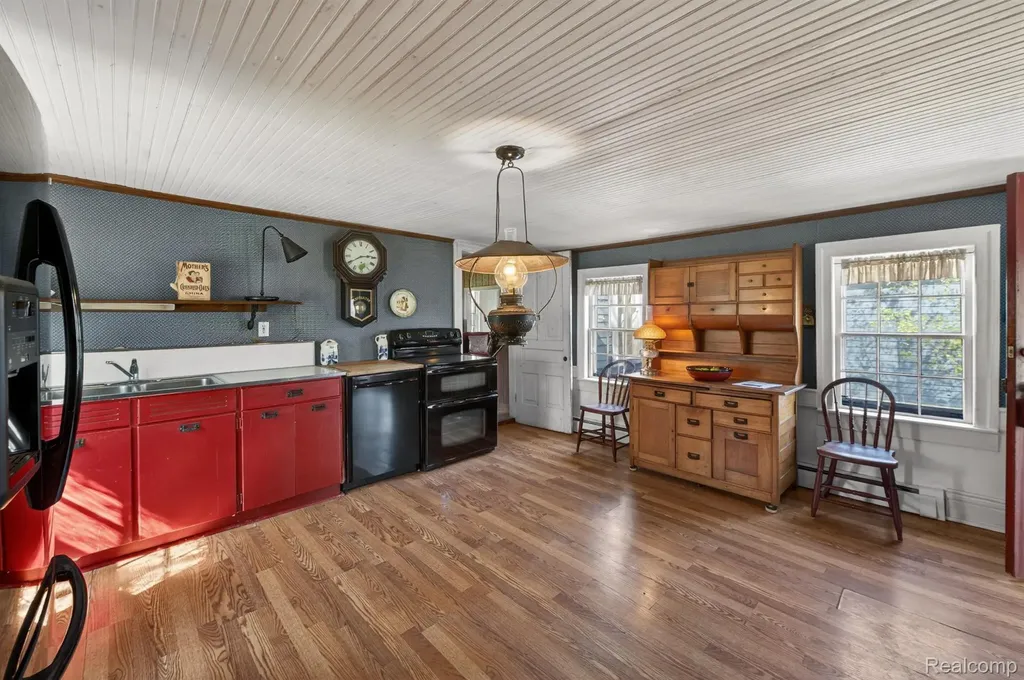 13278 9 Mile Road Green Oak Township MI 48178