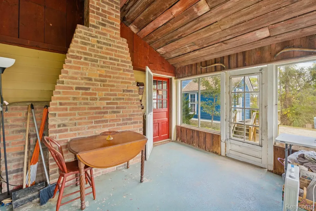 13278 9 Mile Road Green Oak Township MI 48178