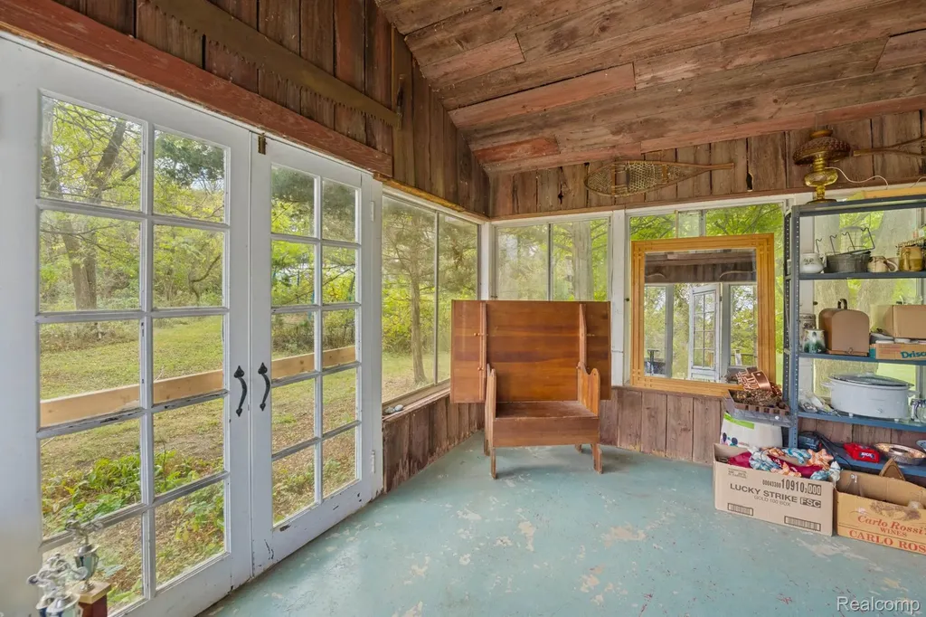 13278 9 Mile Road Green Oak Township MI 48178
