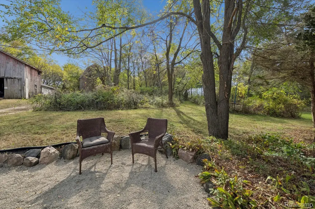 13278 9 Mile Road Green Oak Township MI 48178