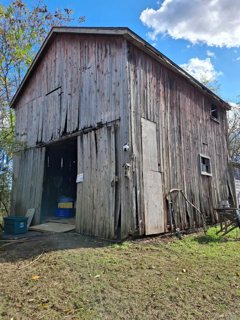 13278 9 Mile Road Green Oak Township MI 48178