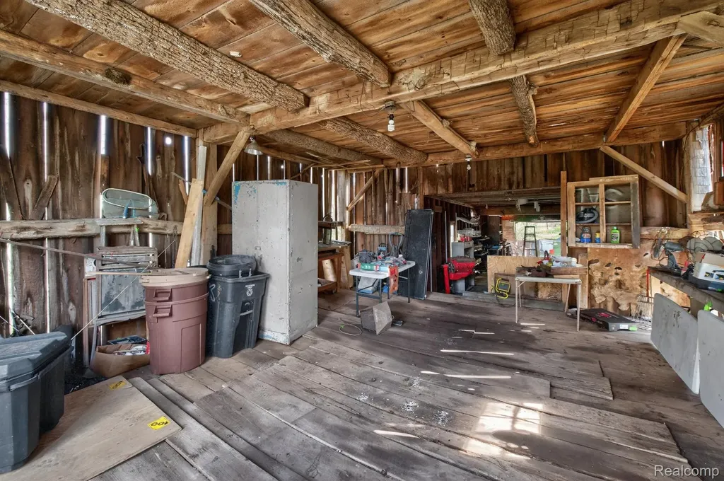 13278 9 Mile Road Green Oak Township MI 48178