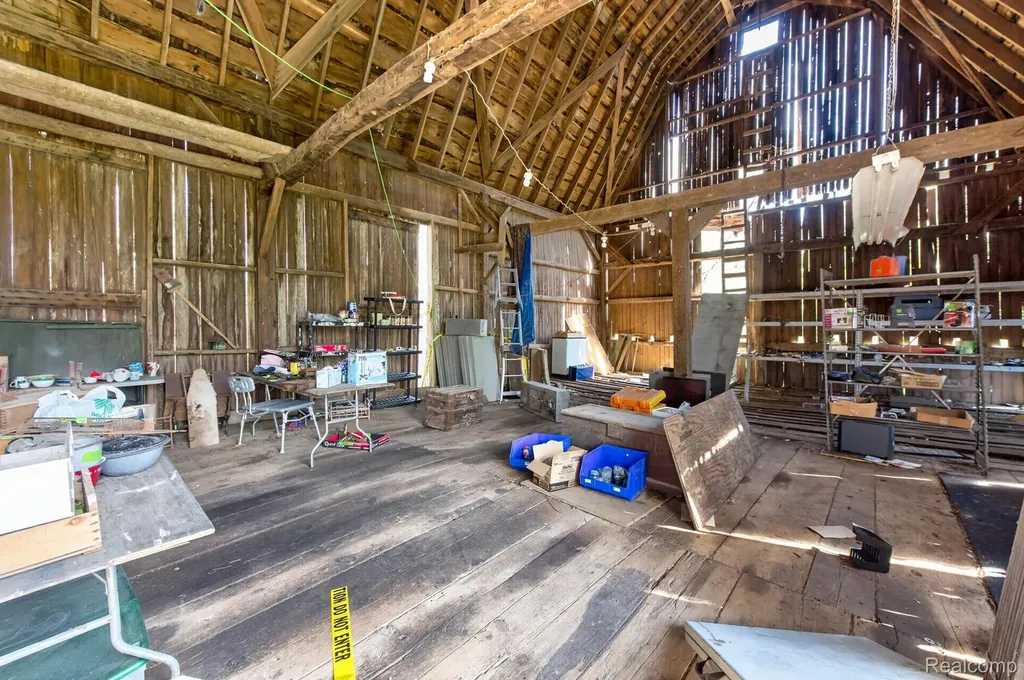 13278 9 Mile Road Green Oak Township MI 48178