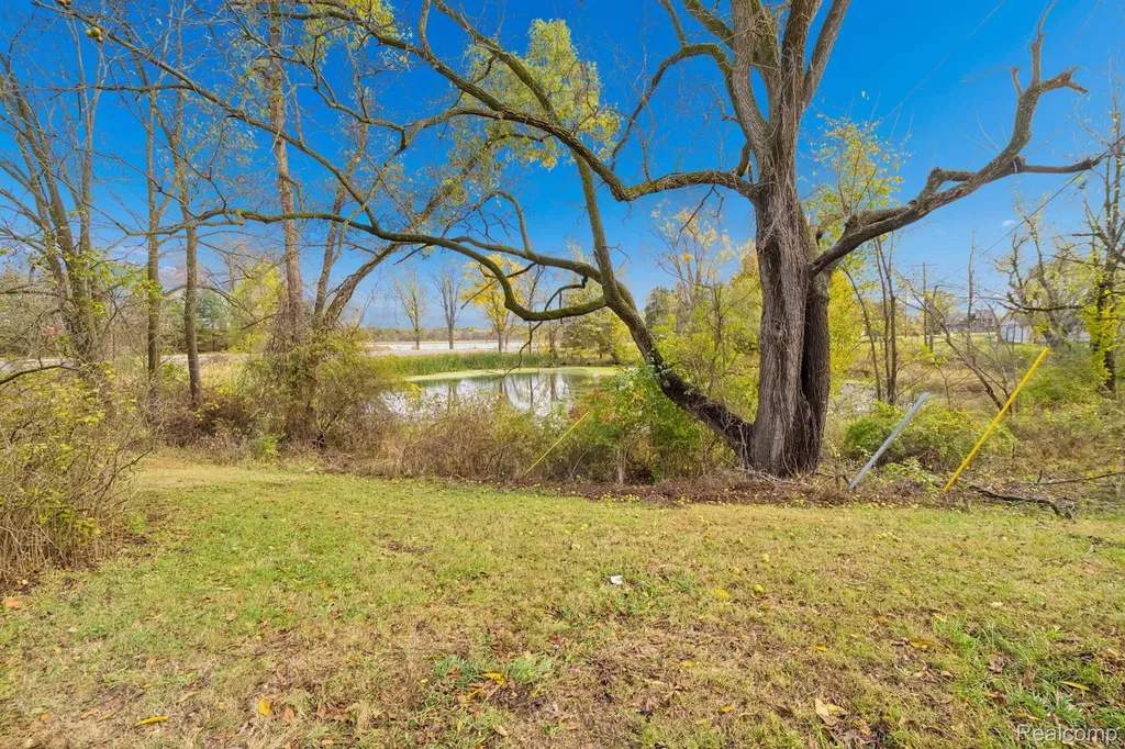 13278 9 Mile Road Green Oak Township MI 48178
