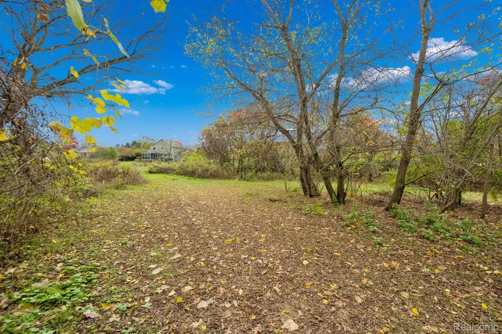 13278 9 Mile Road Green Oak Township MI 48178