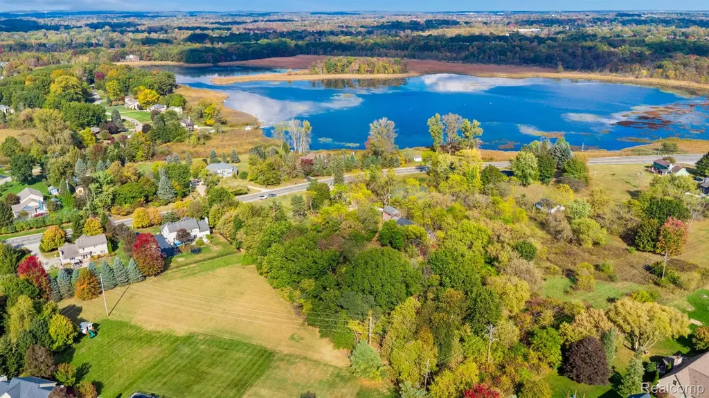 13278 9 Mile Road Green Oak Township MI 48178