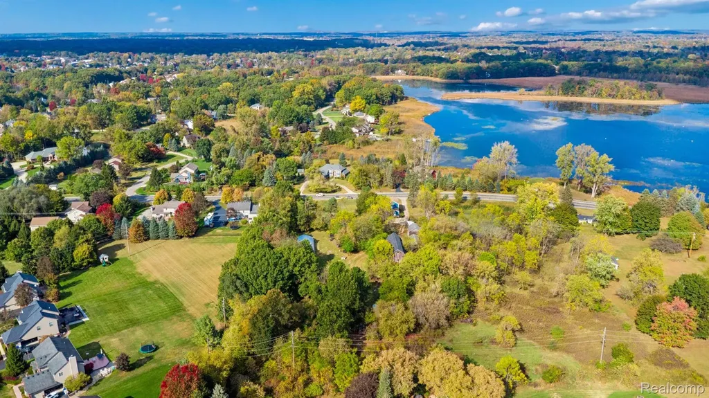 13278 9 Mile Road Green Oak Township MI 48178