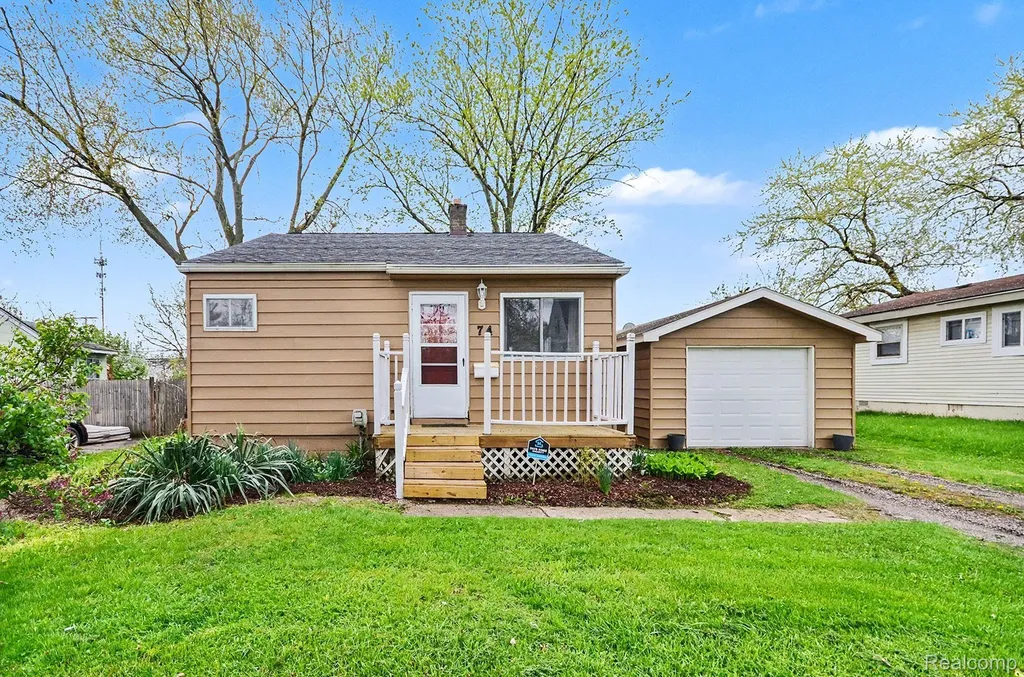 74 E Colgate Avenue Pontiac City MI 48340