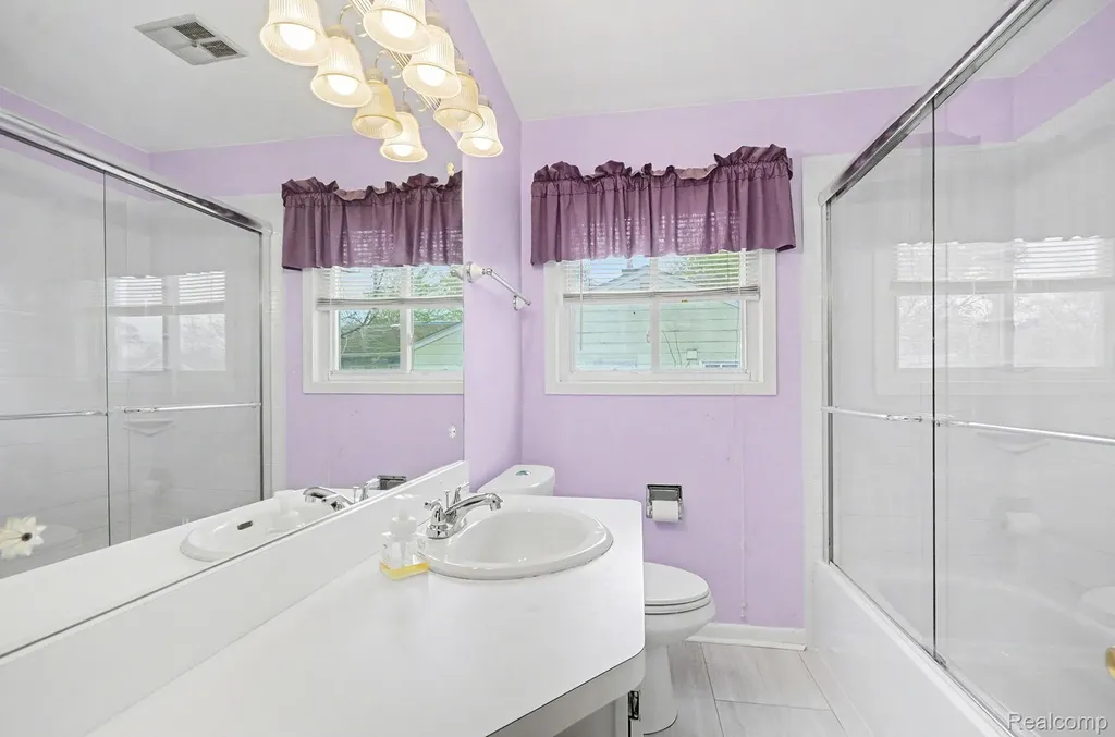 74 E Colgate Avenue Pontiac City MI 48340