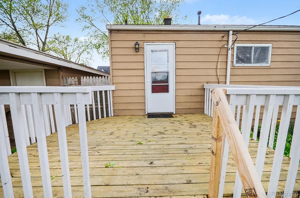 74 E Colgate Avenue Pontiac City MI 48340