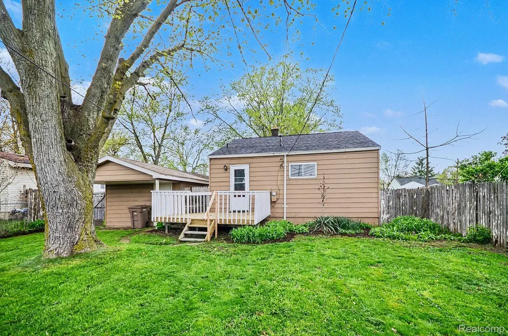 74 E Colgate Avenue Pontiac City MI 48340