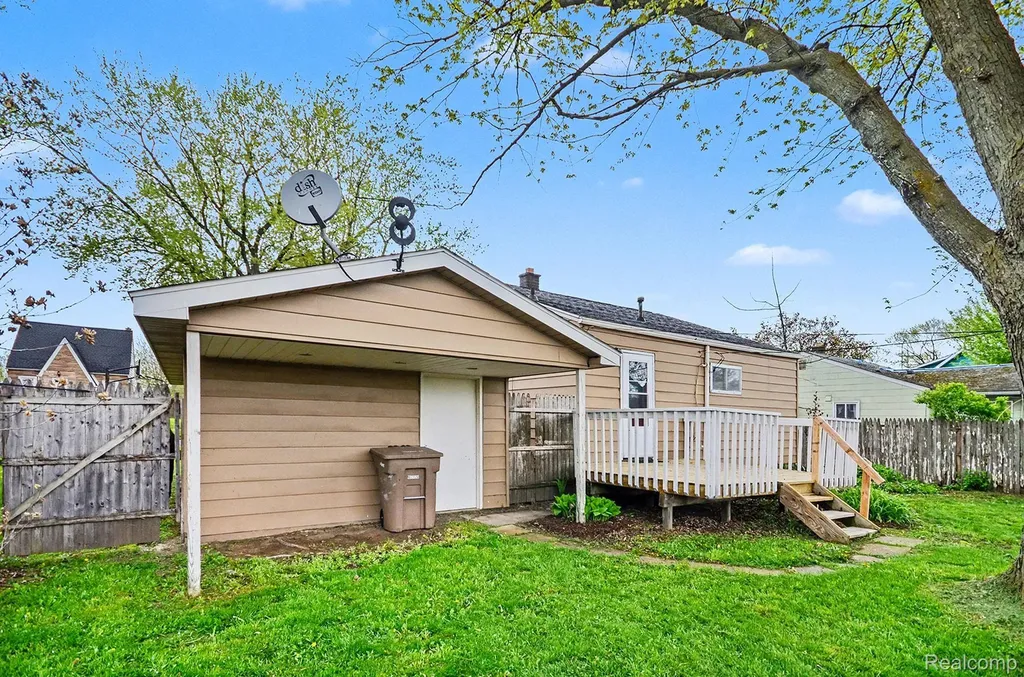 74 E Colgate Avenue Pontiac City MI 48340