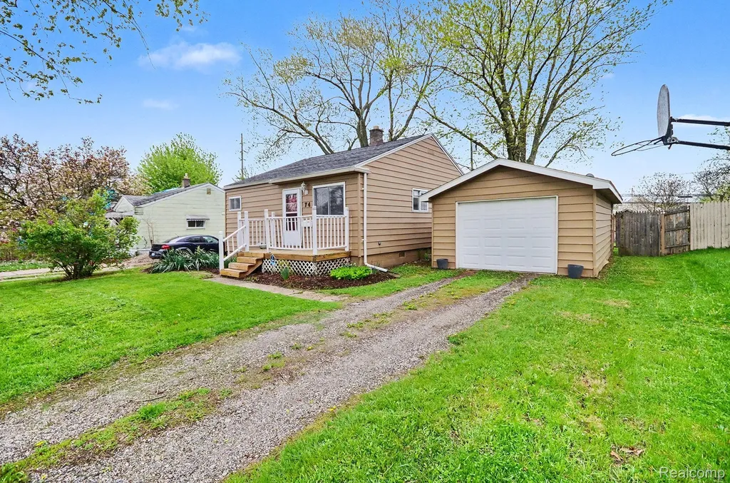 74 E Colgate Avenue Pontiac City MI 48340
