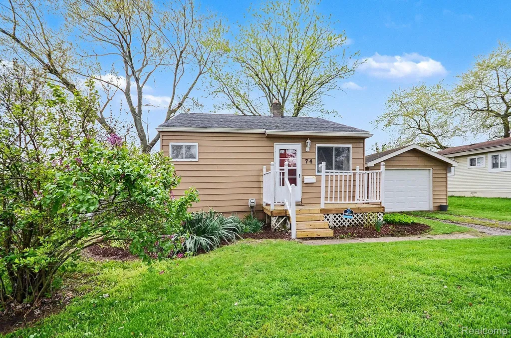 74 E Colgate Avenue Pontiac City MI 48340
