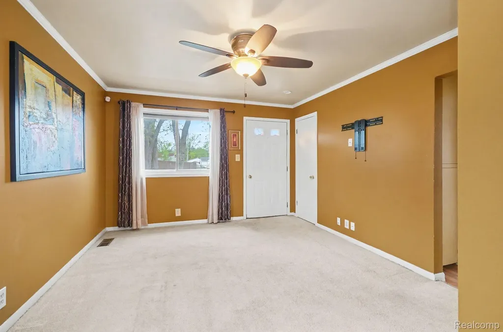74 E Colgate Avenue Pontiac City MI 48340