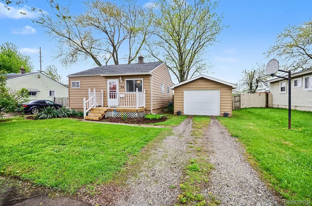 74 E Colgate Avenue Pontiac City MI 48340