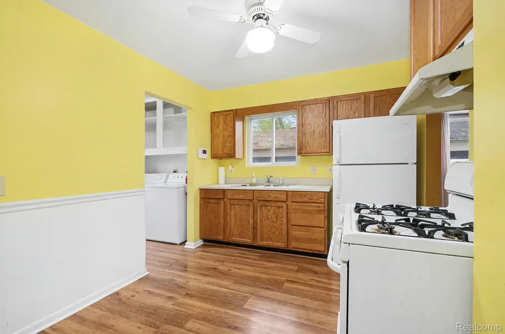 74 E Colgate Avenue Pontiac City MI 48340