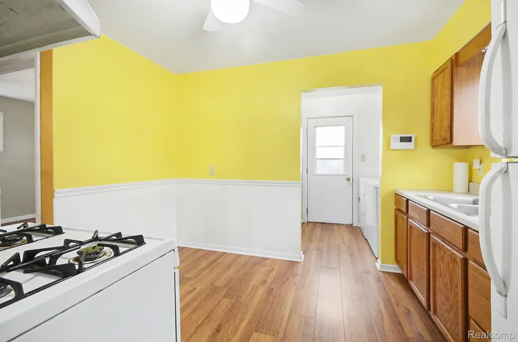 74 E Colgate Avenue Pontiac City MI 48340