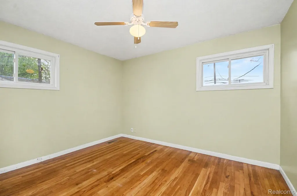 74 E Colgate Avenue Pontiac City MI 48340