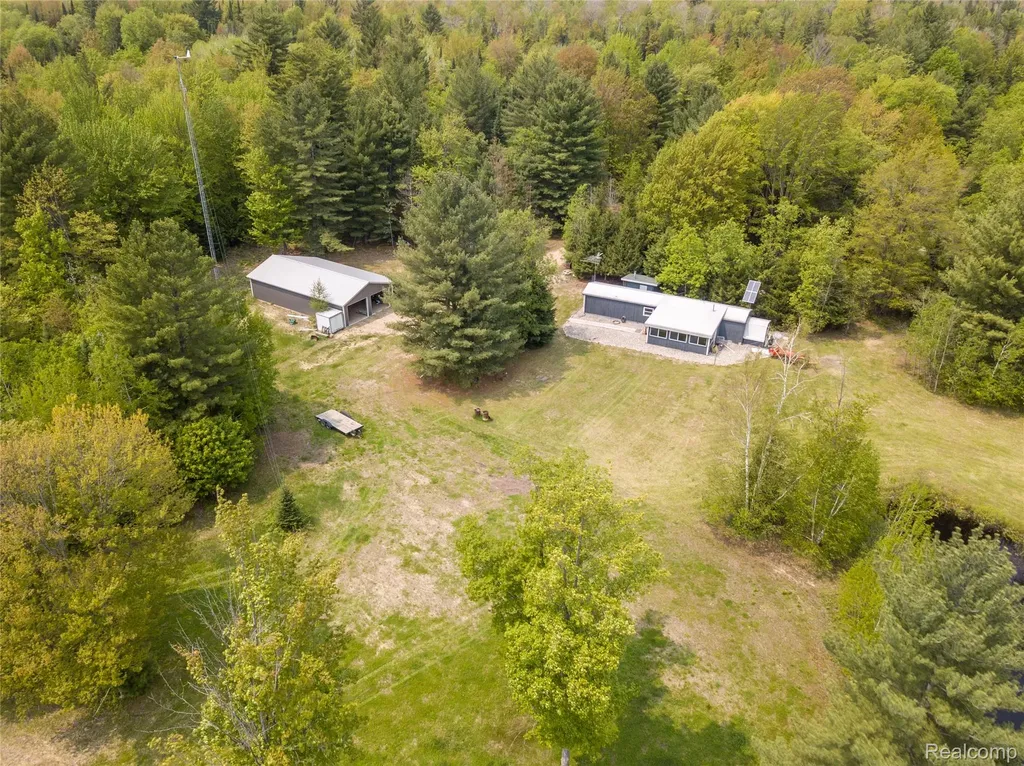 5960 N Trail SE Orange Township MI 49646
