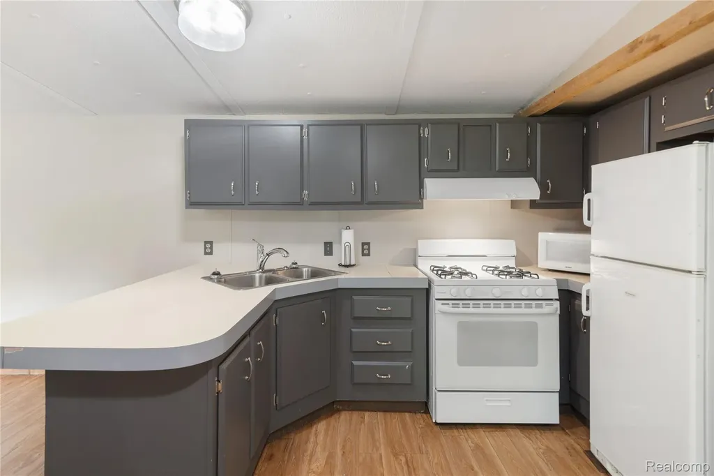 5960 N Trail SE Orange Township MI 49646