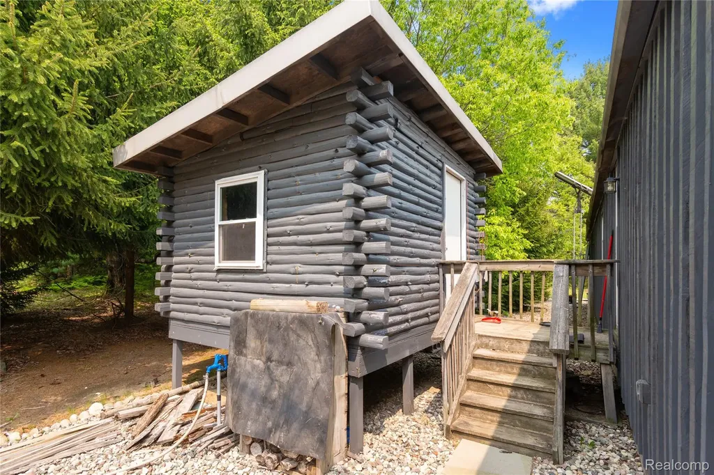 5960 N Trail SE Orange Township MI 49646