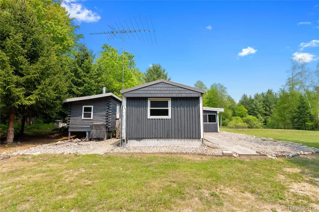 5960 N Trail SE Orange Township MI 49646