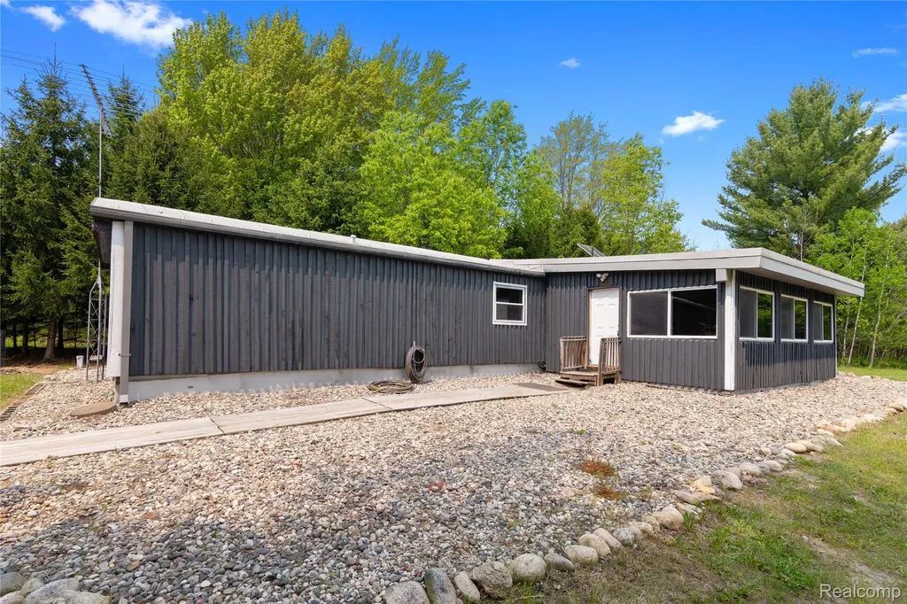 5960 N Trail SE Orange Township MI 49646