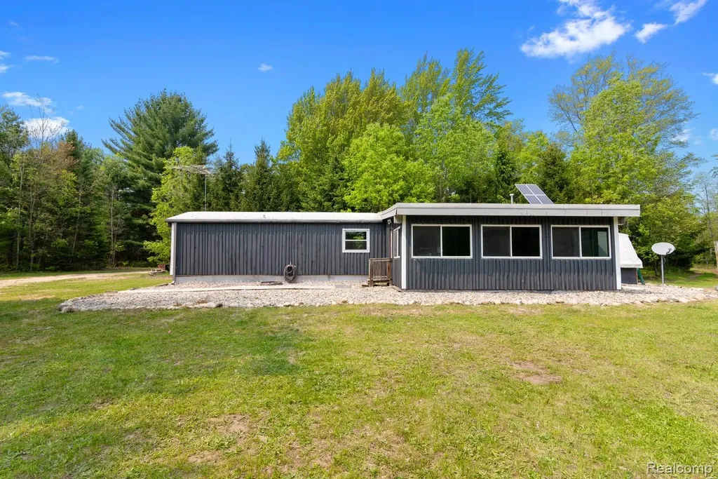 5960 N Trail SE Orange Township MI 49646