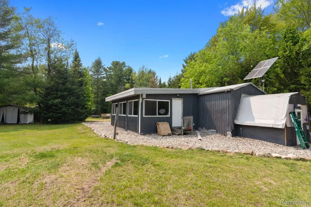 5960 N Trail SE Orange Township MI 49646