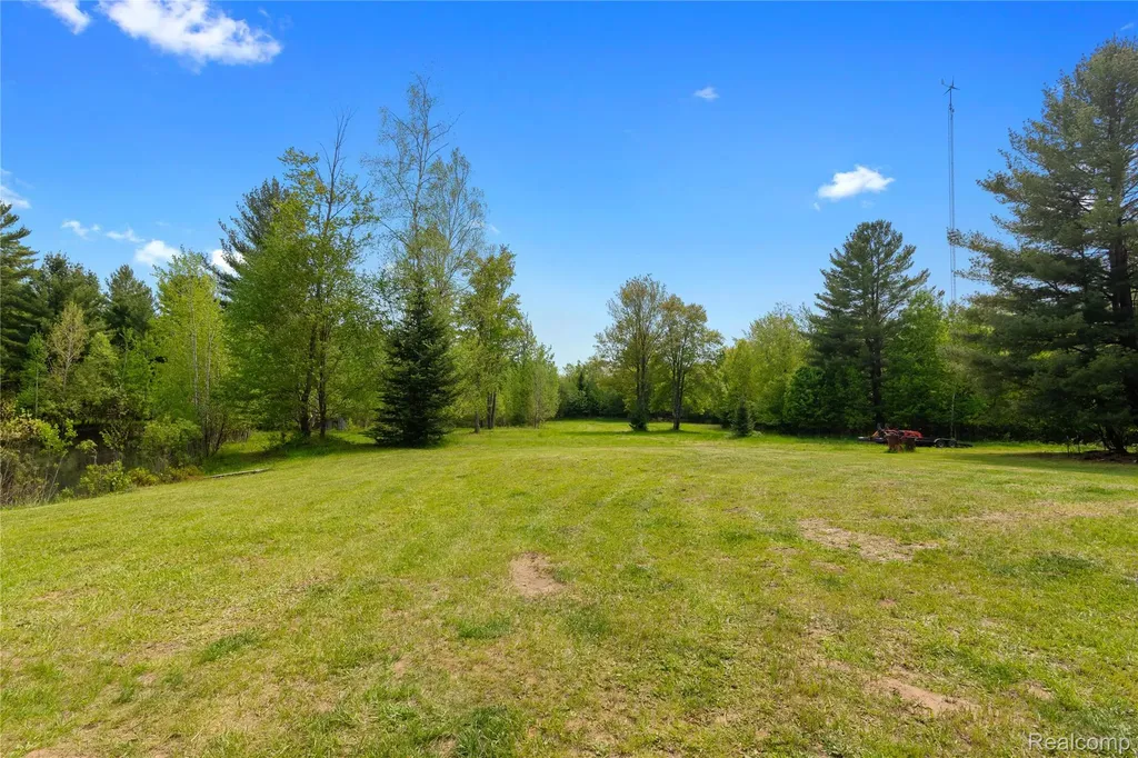 5960 N Trail SE Orange Township MI 49646