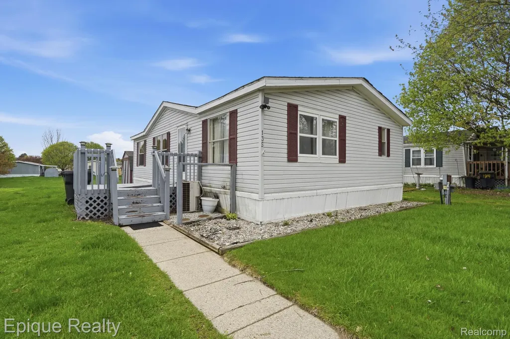 135 Hunters Rill Drive Lapeer City MI 48446