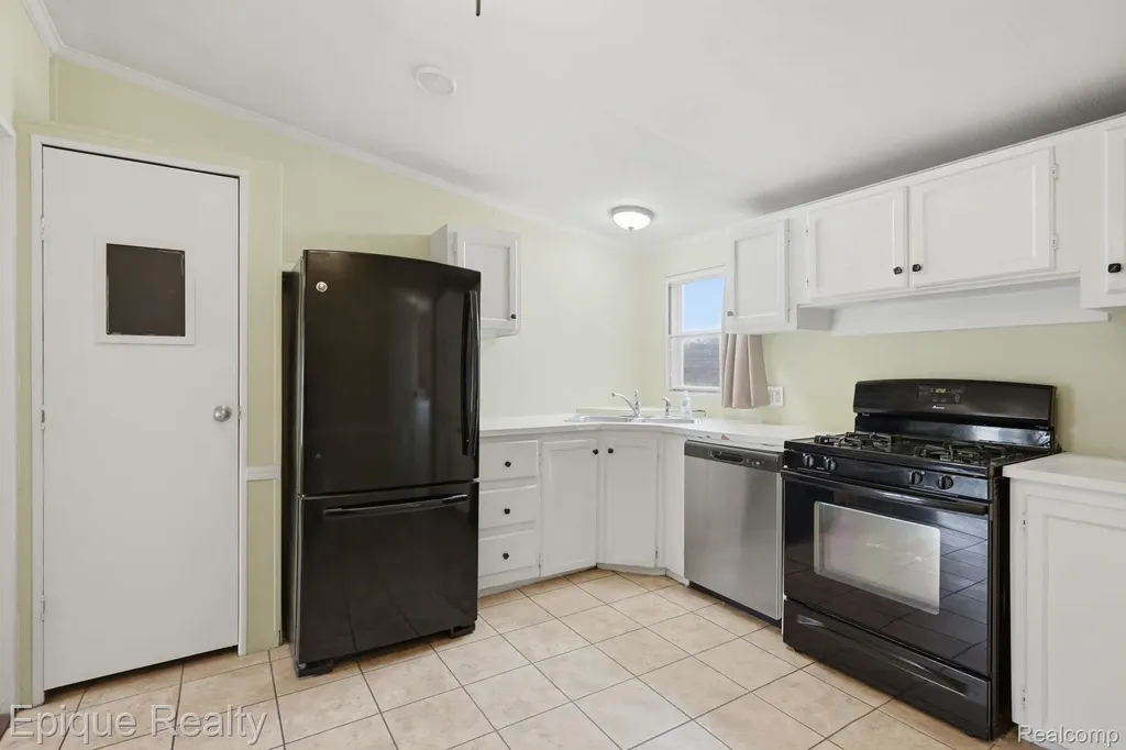 135 Hunters Rill Drive Lapeer City MI 48446