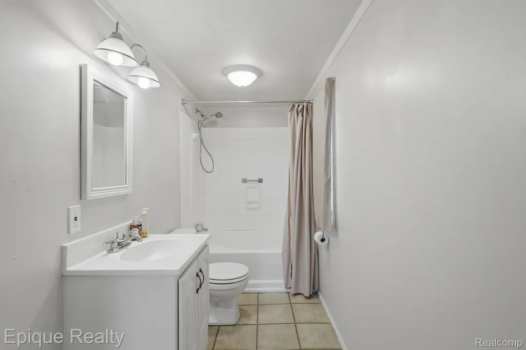 135 Hunters Rill Drive Lapeer City MI 48446