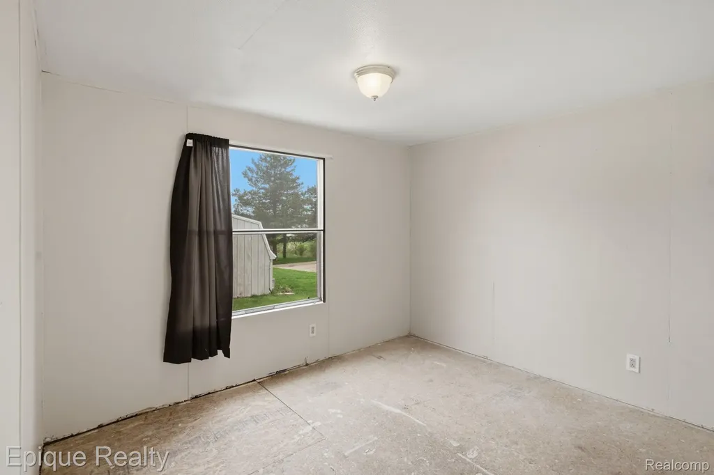135 Hunters Rill Drive Lapeer City MI 48446