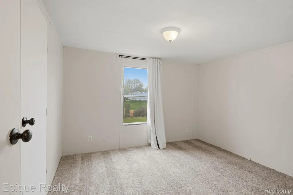 135 Hunters Rill Drive Lapeer City MI 48446