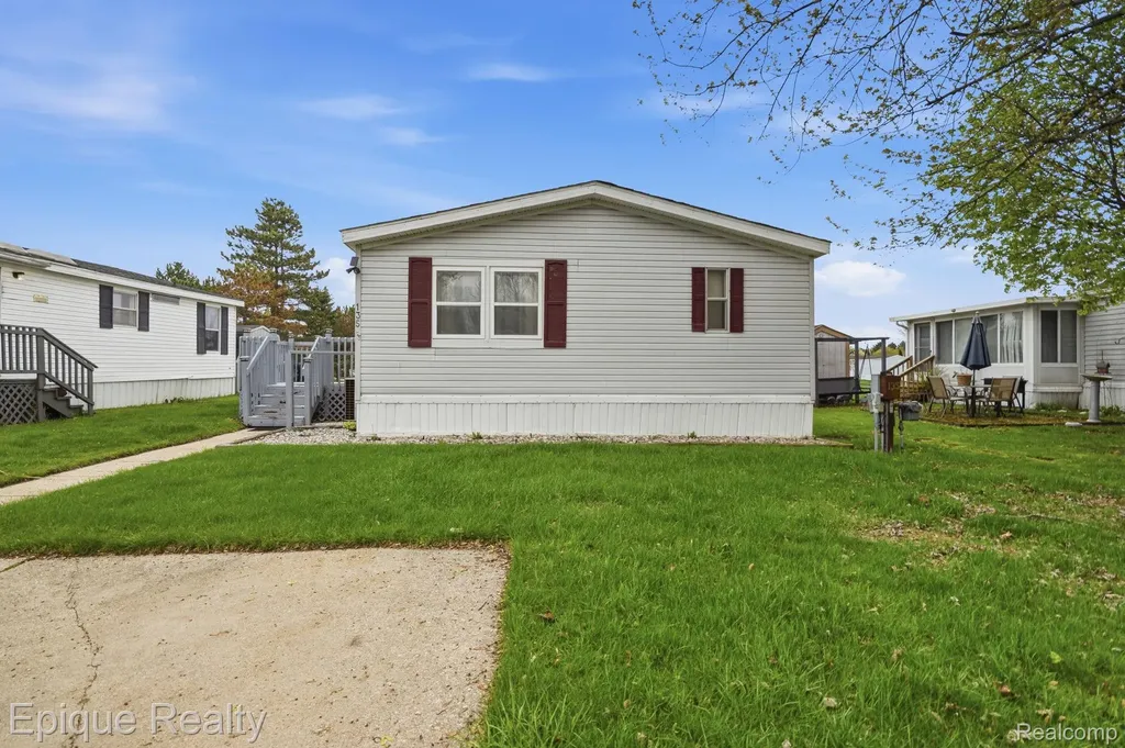 135 Hunters Rill Drive Lapeer City MI 48446