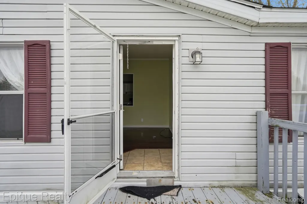 135 Hunters Rill Drive Lapeer City MI 48446