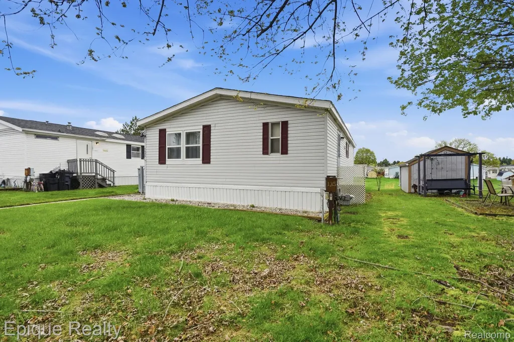 135 Hunters Rill Drive Lapeer City MI 48446