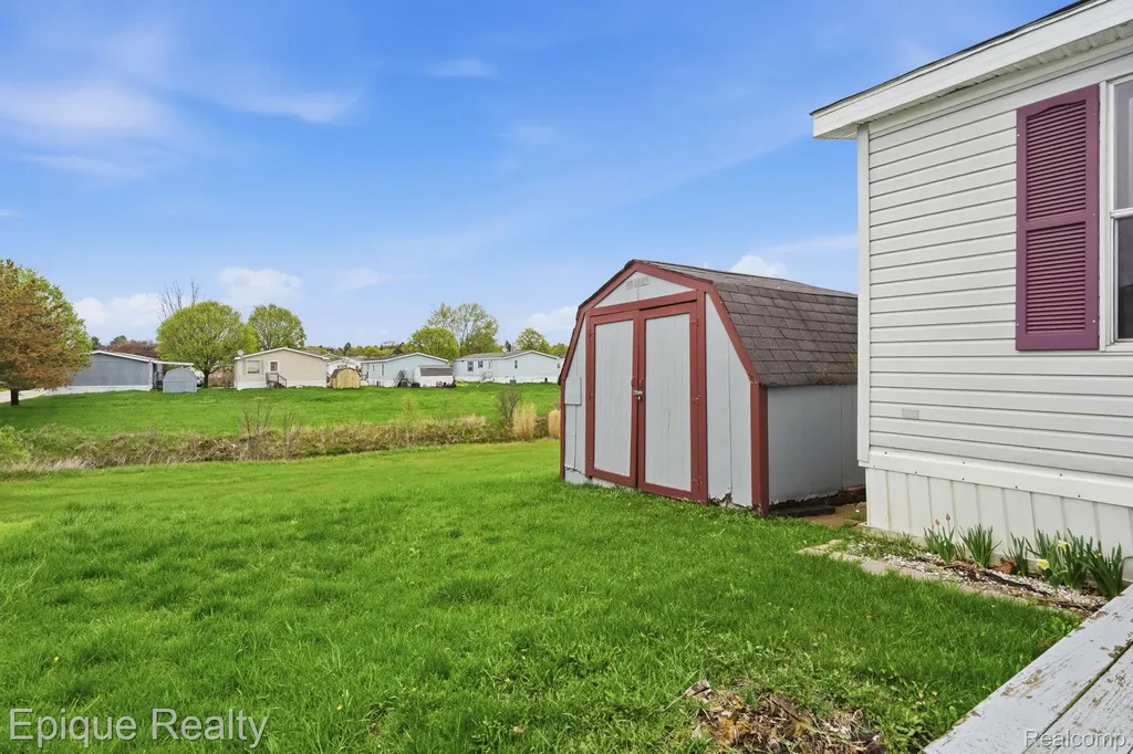135 Hunters Rill Drive Lapeer City MI 48446