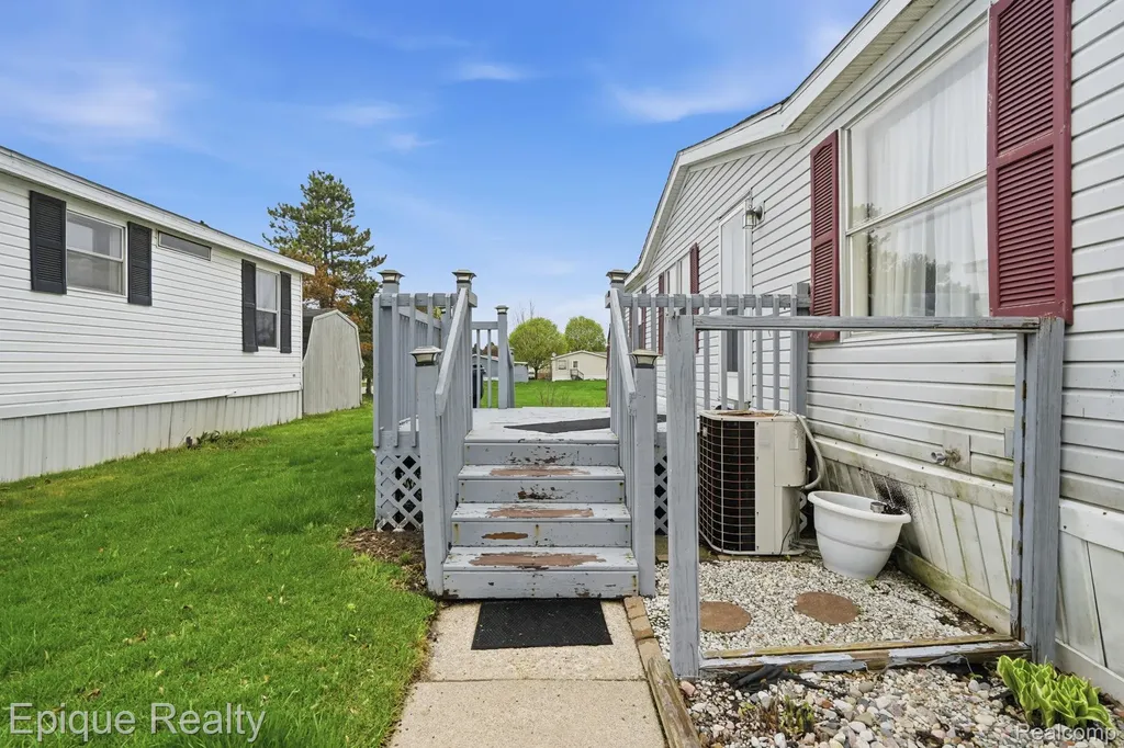 135 Hunters Rill Drive Lapeer City MI 48446