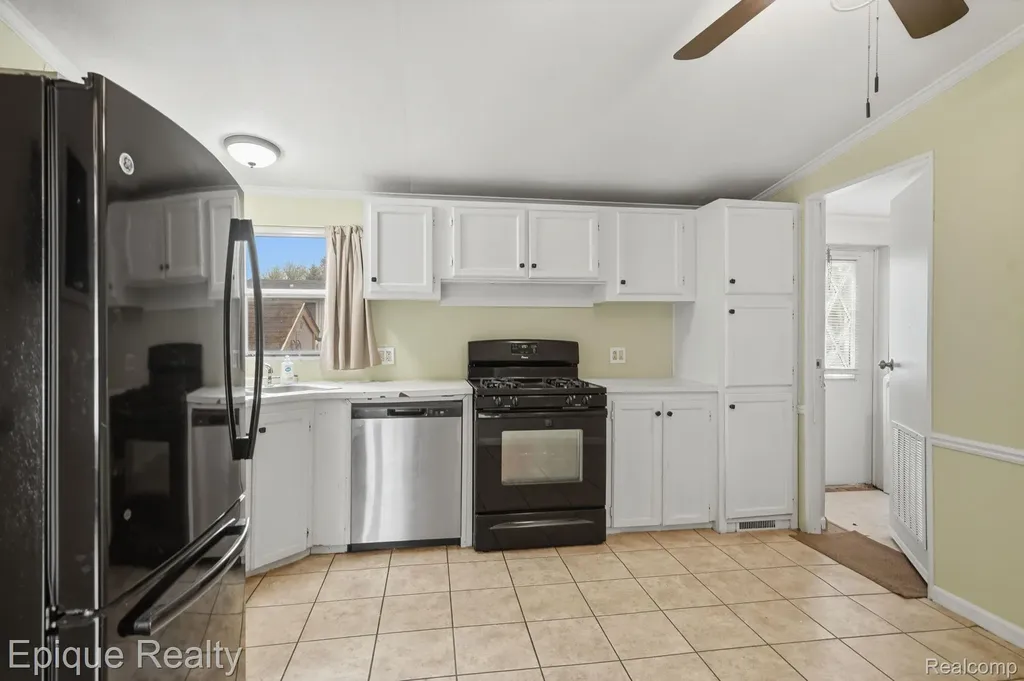 135 Hunters Rill Drive Lapeer City MI 48446