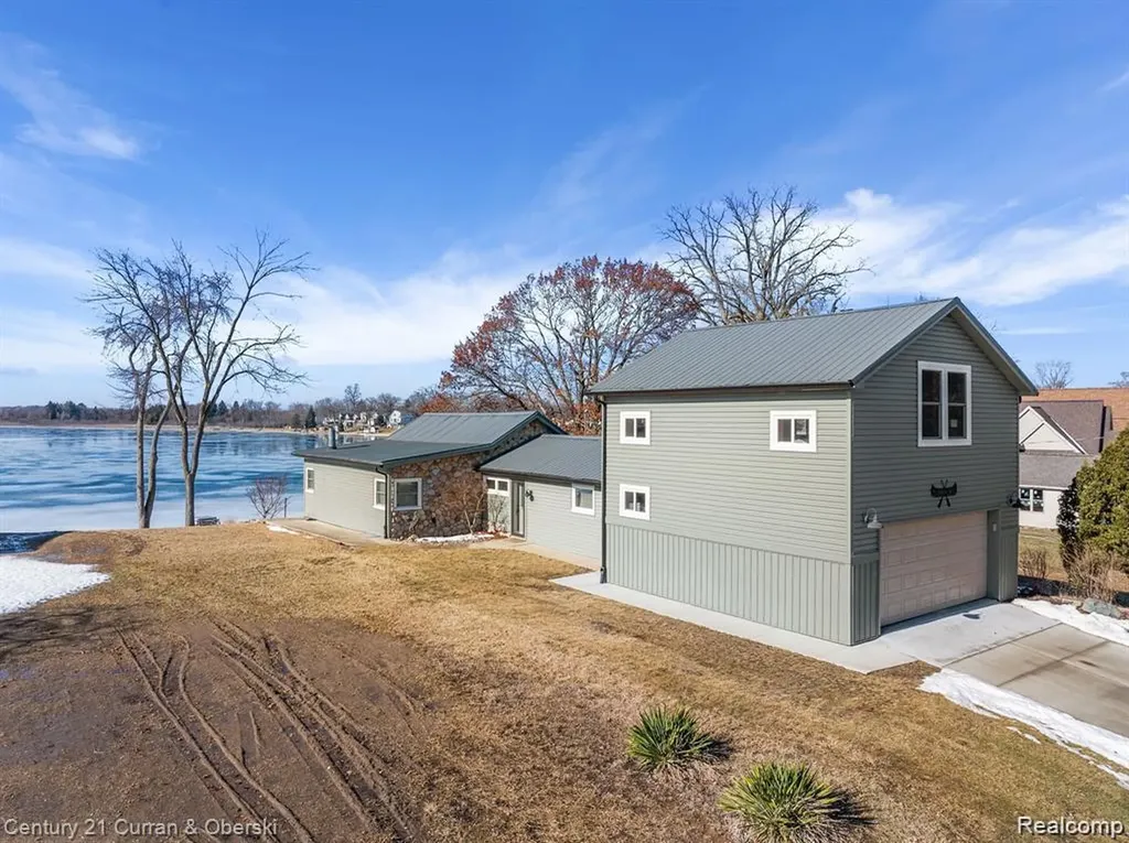 222 Ackerson Lake Drive Jackson City MI 49201