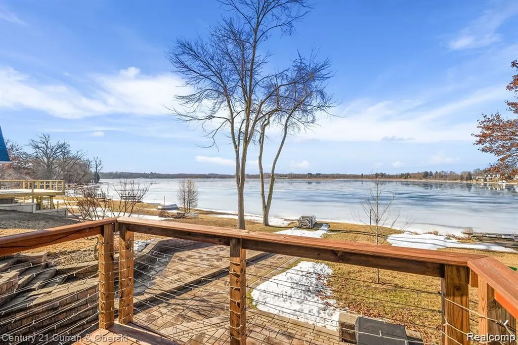 222 Ackerson Lake Drive Jackson City MI 49201