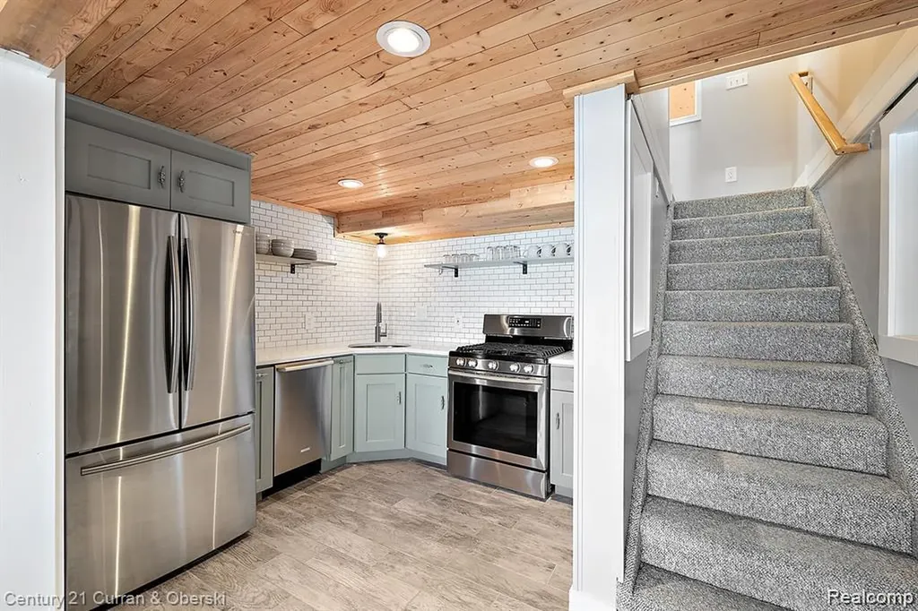 222 Ackerson Lake Drive Jackson City MI 49201